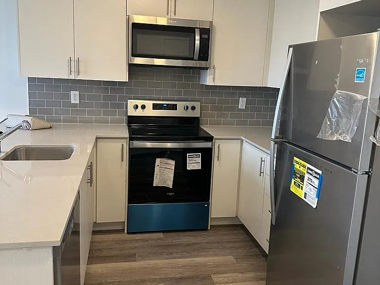 3401 Ridgeway Dr #422 — Photo 6