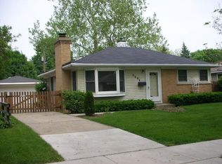 3603 Meadow Dr, Rolling Meadows, IL 60008