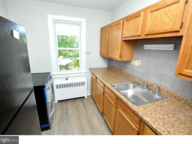 2221 Marne Hwy #2B — Photo 5
