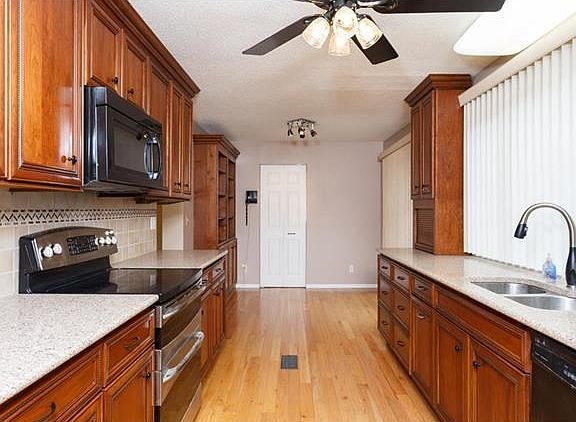 3rd image of 474 Brightspur Ln