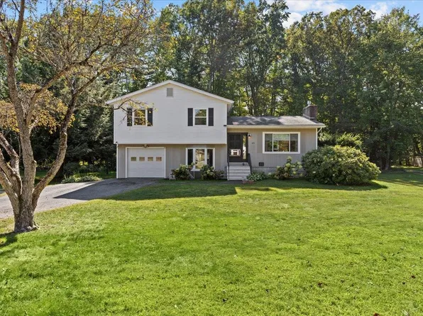 65 Greenbriar Drive, Essex, VT 05452