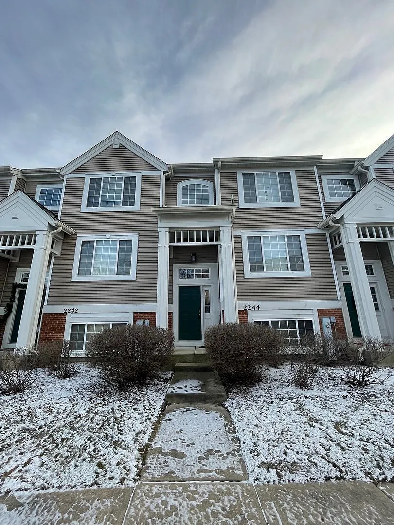 Daybreak- Ogden Pointe 2BR 2.5BA + Bonus Rm. Must See — Photo 1