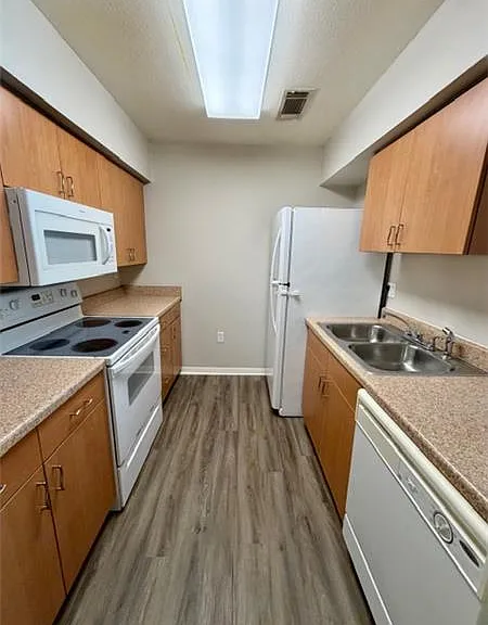 1500 Lake Shore Dr #113 — Photo 5