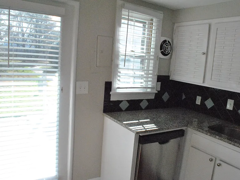 1038 Nichols Dr — Photo 15