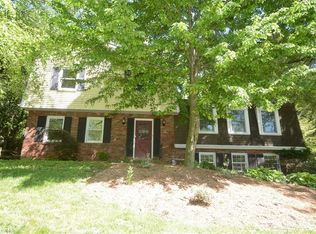 118 Canterbury Ln, Canonsburg, PA 15317