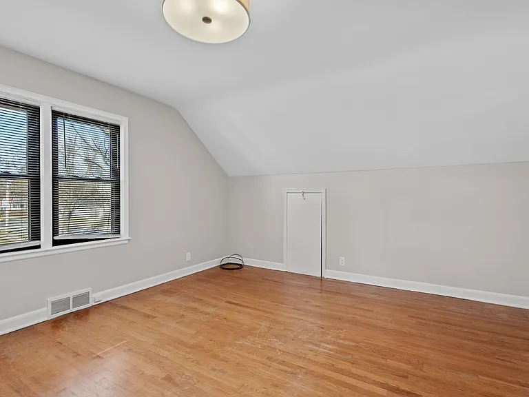426 Keilman St — Photo 15