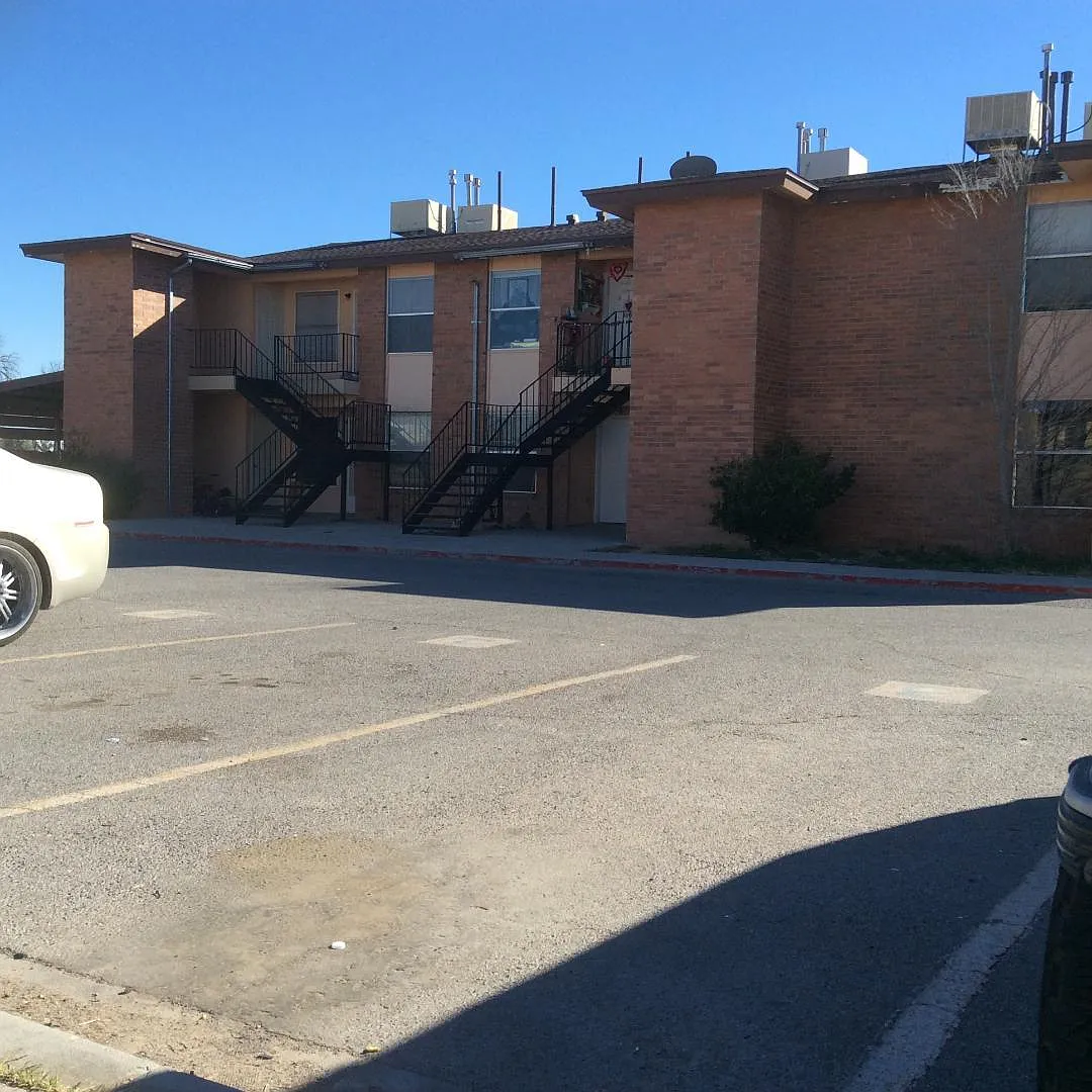 2 bed, 825 sqft, $850 — Photo 1