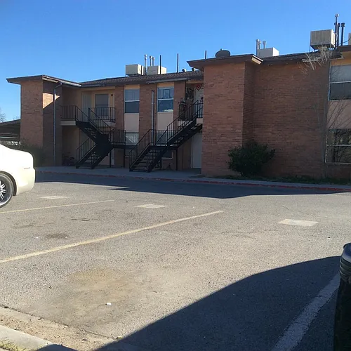 8705 Alameda Ave Photo 1