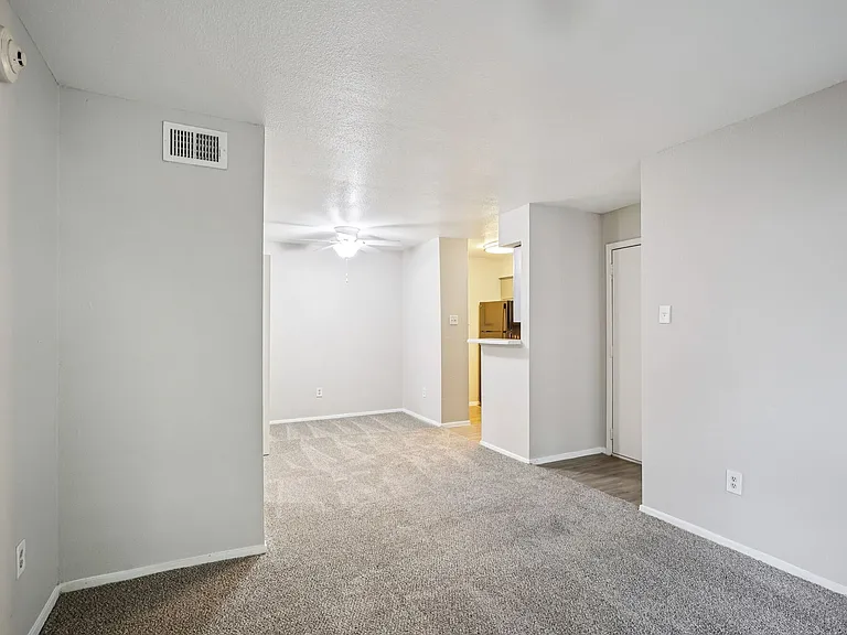 Porterwood Apartments — Photo 17