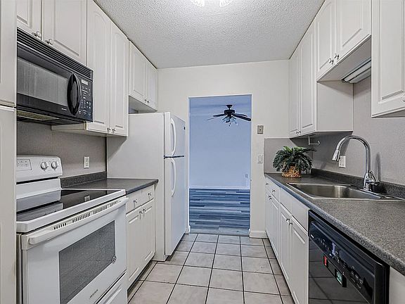 3rd image of 13 Strawberry Bank Rd APT 10