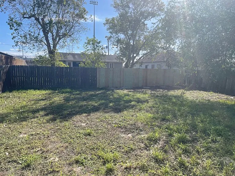 2429 Lorine Dr — Photo 14