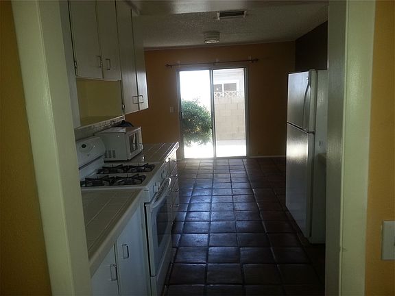 5th image of 3850 Mayhill Ave