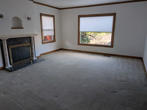 2nd image of 400 Tuxedo Ct