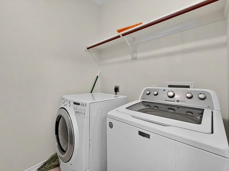 4 bed, 2.5 bath, 2522 sqft, $5,500 — Photo 3