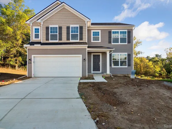 500 Lake Village Ave, Waterford Township, MI 48328