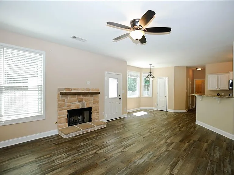 1005 Landover Xing — Photo 4