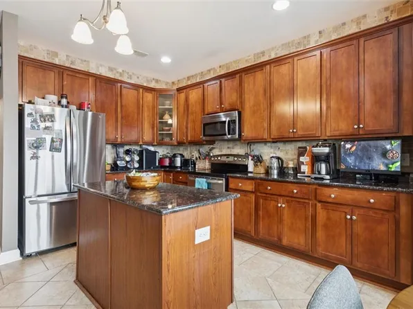 670 Town Center Dr Unit 207, Newport News, VA 23606