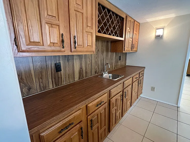 2107 Victoria Rd — Photo 10