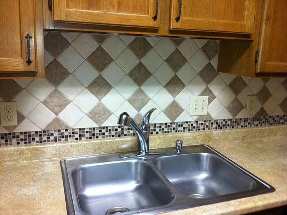 5th image of 107 Castlewood Cir