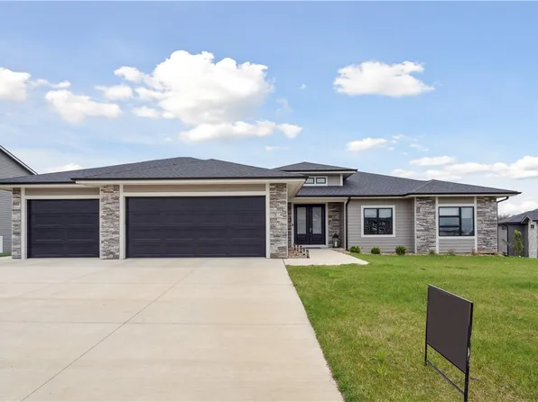 220 Aspen Cir, Pella, IA 50219