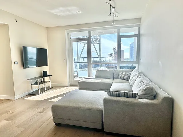 325 7th Ave #1404 — Photo 5