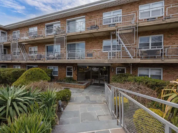 90 S Park Avenue #B9, Rockville Centre, NY 11570