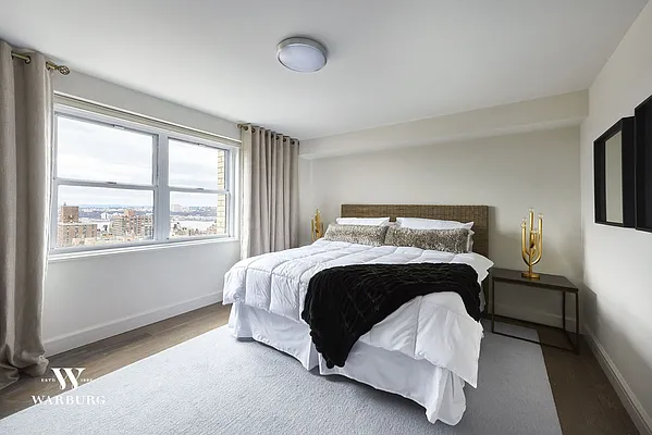 Sold by Warburg | media 25