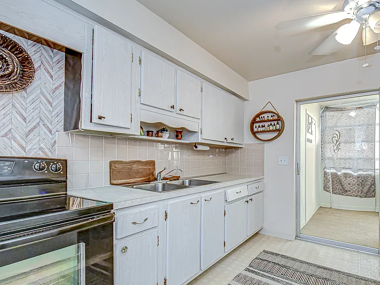 5150 10th Ave N #211 — Photo 8