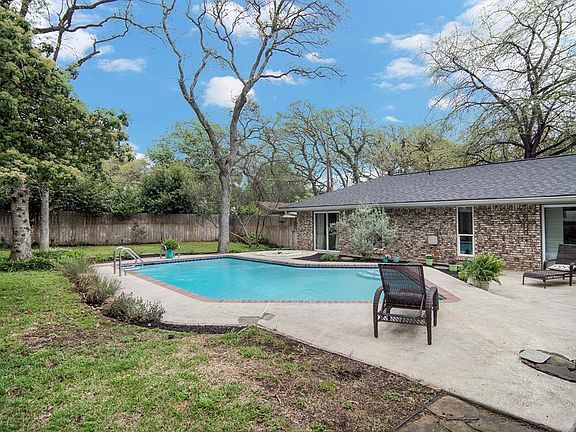 2nd image of 820 Wheelwood Dr