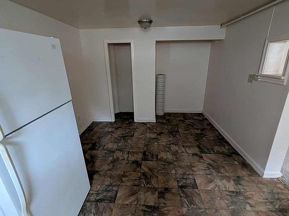 4th image of 425 Maple St #433-1