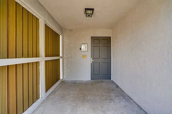 1722 N Avalon Blvd — Photo 10