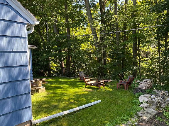 2nd image of 215 Hillcrest Ct