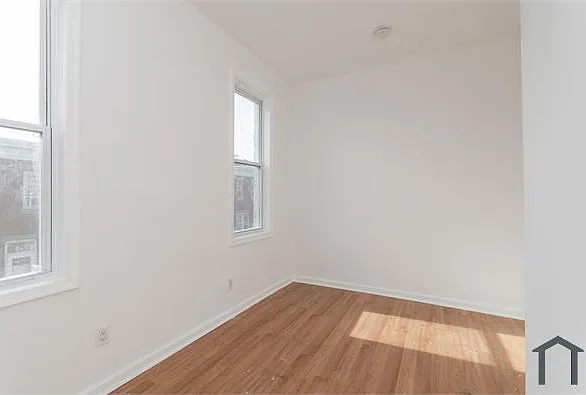 255 E Elkhart St — Photo 14