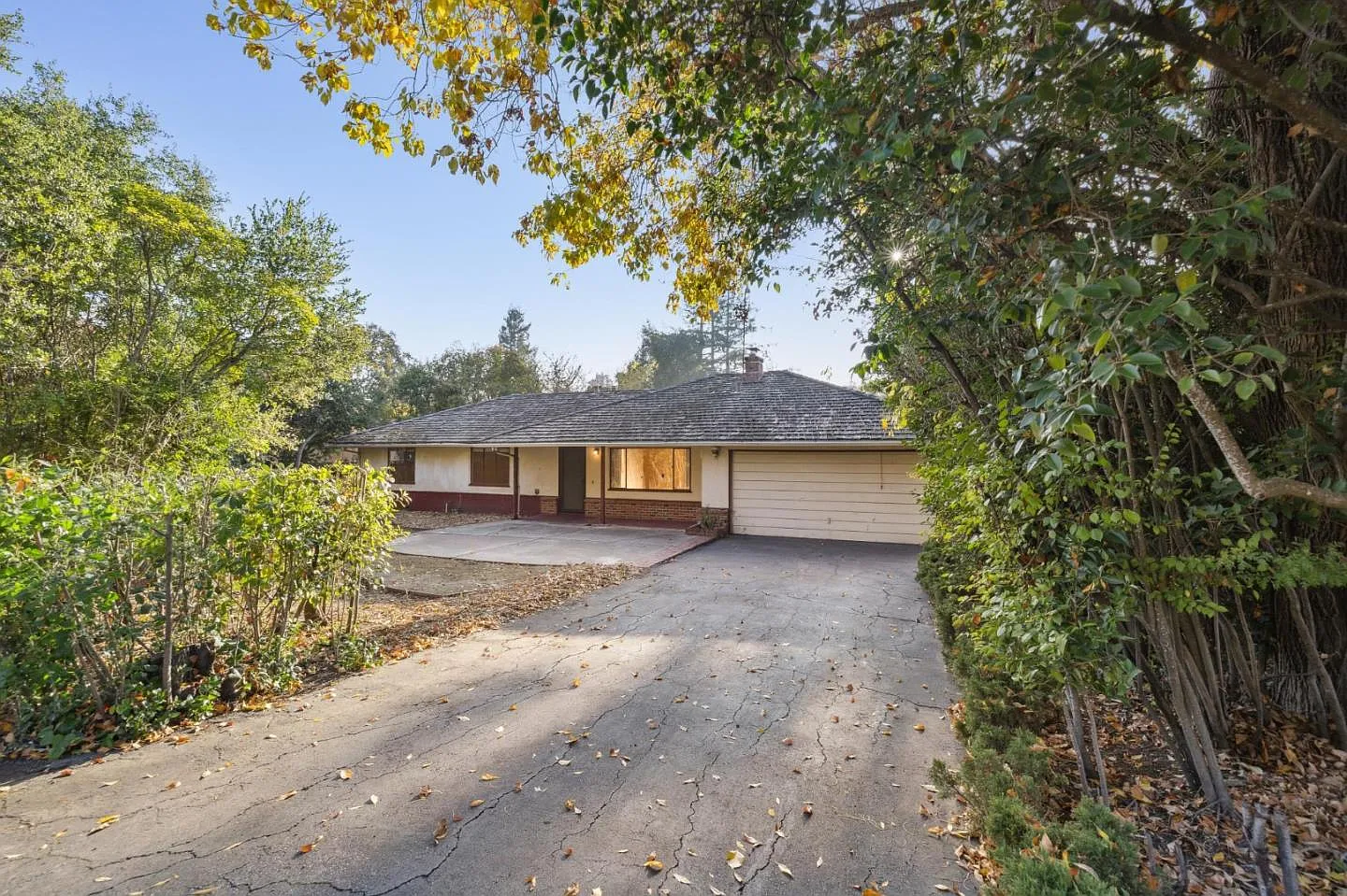 442 Knoll Dr photo 1