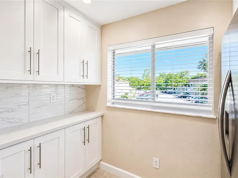2360 Naples Trace Cir #6 — Photo 4