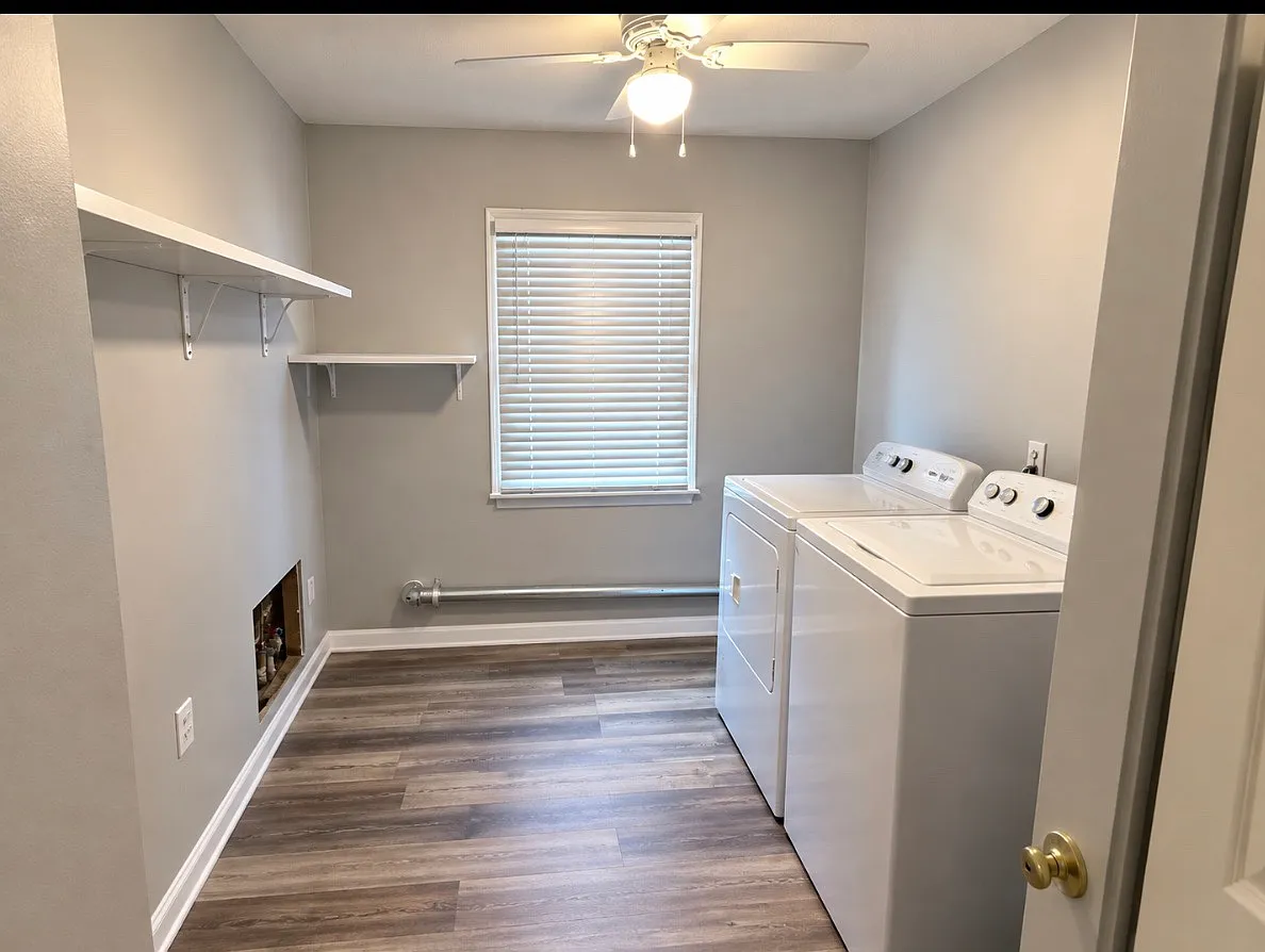 3 bed, 975 sqft, $1,500 — Photo 2
