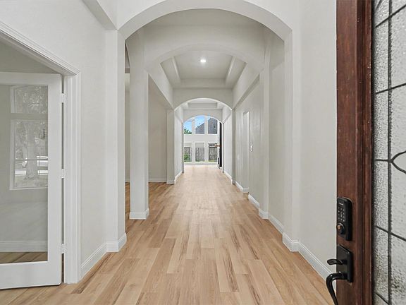 2nd image of 2905 Summer Cape Ct