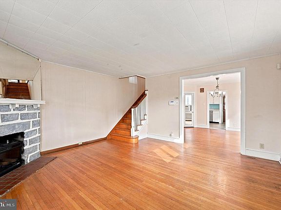 3rd image of 200 W Plumstead Ave