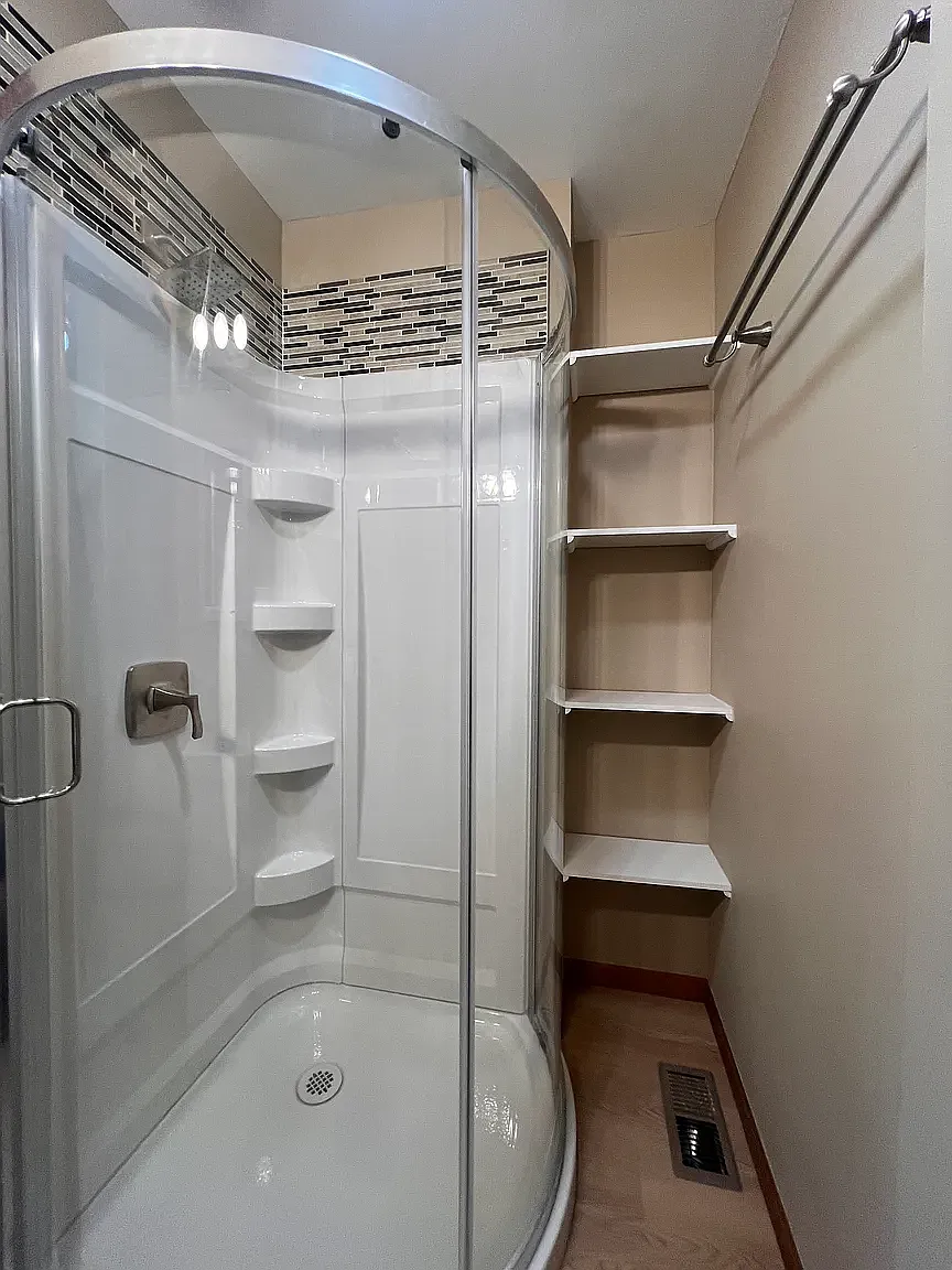 3 bed, 1200 sqft, $2,300 — Photo 2