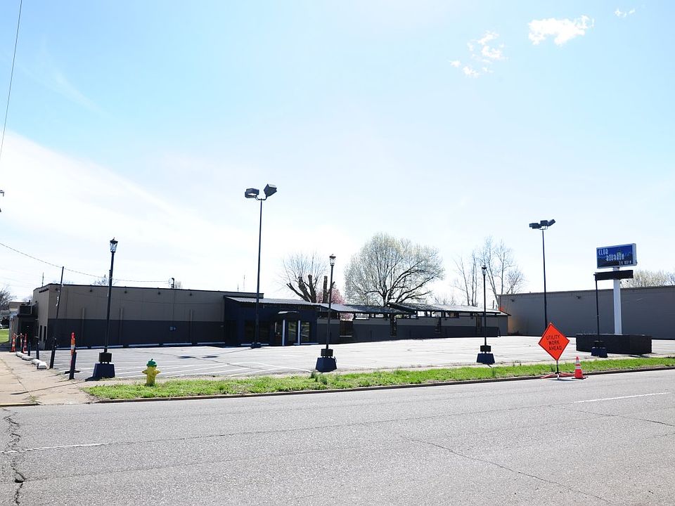 1st image of 800 W 2nd St