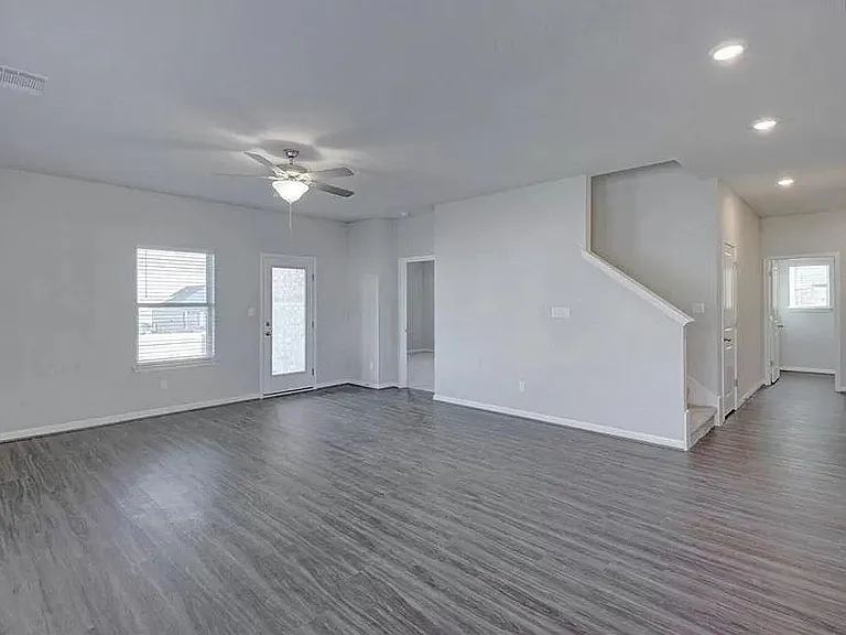 1605 Torre St — Photo 5