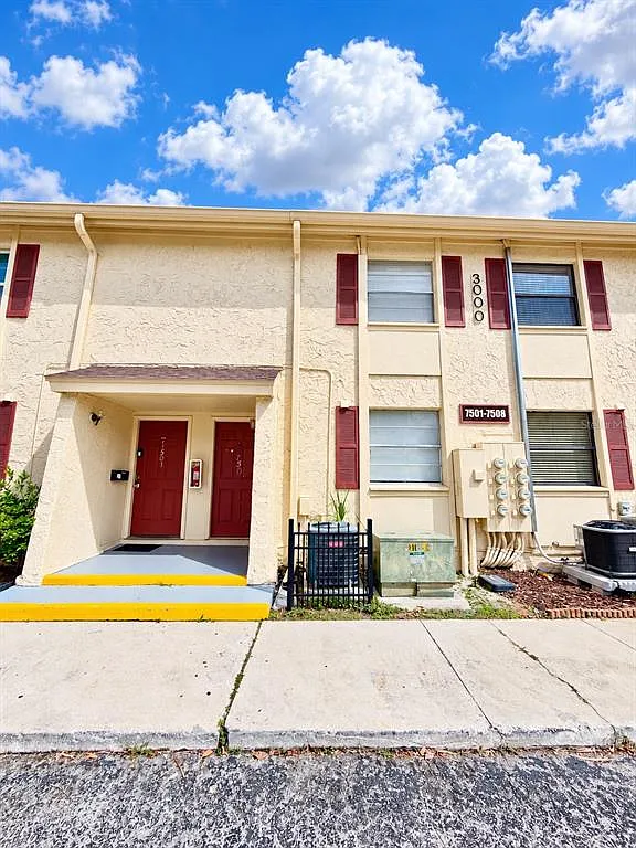 2 bed, 1.5 bath, 1268 sqft, $1,500 — Photo 1