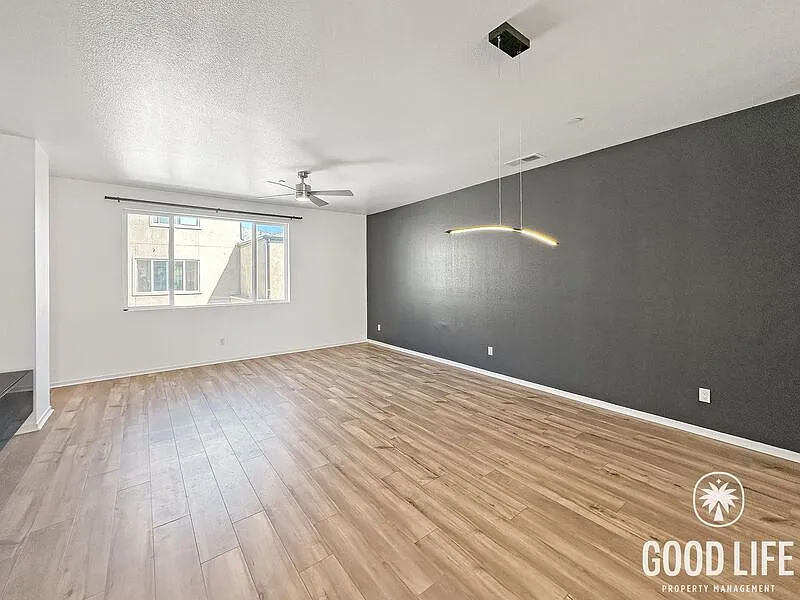4 bed, 3.5 bath, 1875 sqft, $4,000 — Photo 2
