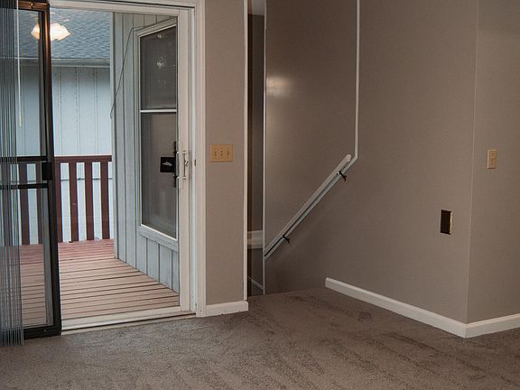 5th image of 12 Annette Ln