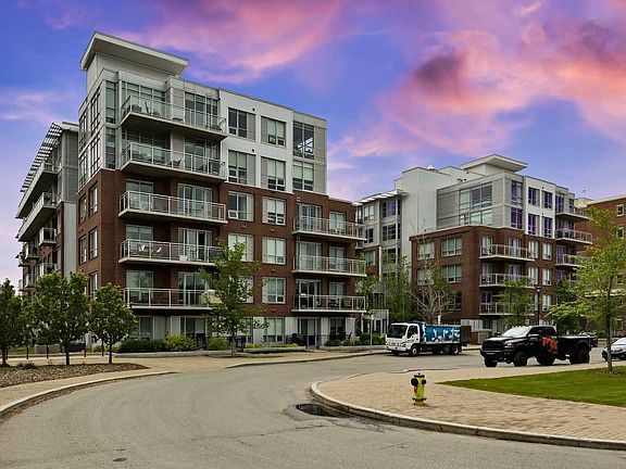 2nd image of 63 Inglewood Park SE #221
