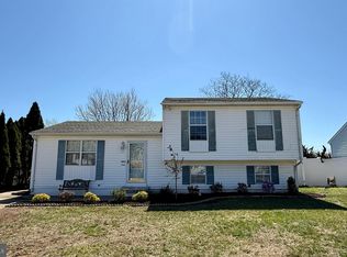 29 Old Fence Ln, Newark, DE 19702