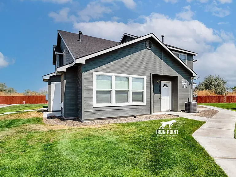 4017 Washington Ave — Photo 1