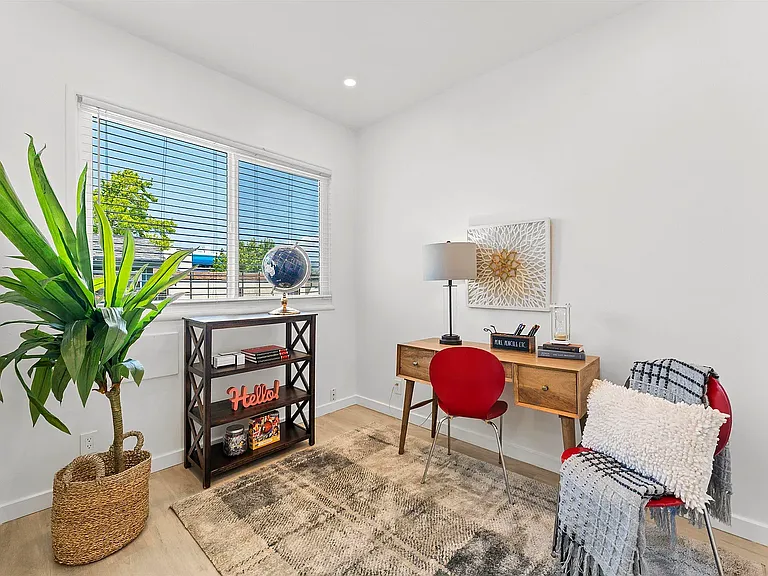 2832 Summit St #1 — Photo 7