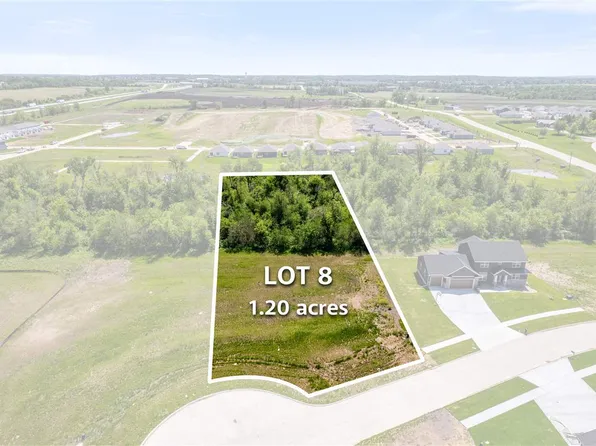 2913 Timber Creek Ct, Hiawatha, IA 52233