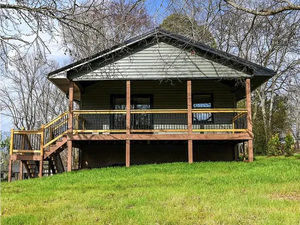 303 Weeks Dr NE, Cleveland, TN 37312